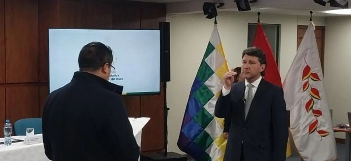 Álvaro Fernando Arias asume la presidencia interina de la Aduana Nacional
