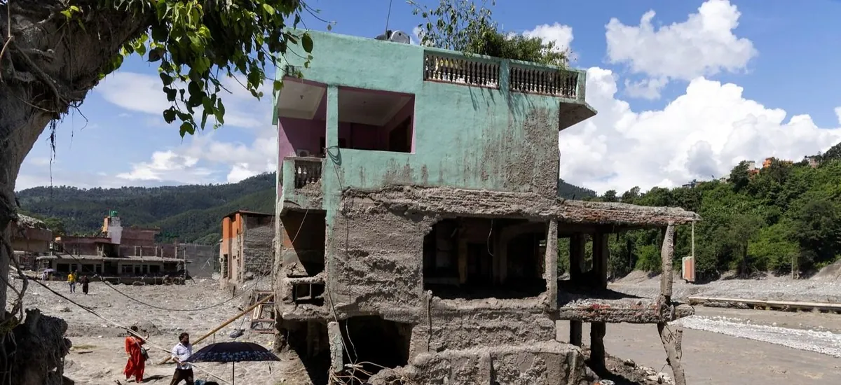 Nepal y China sitúan en 1.384 los muertos doce días después de las devastadoras riadas