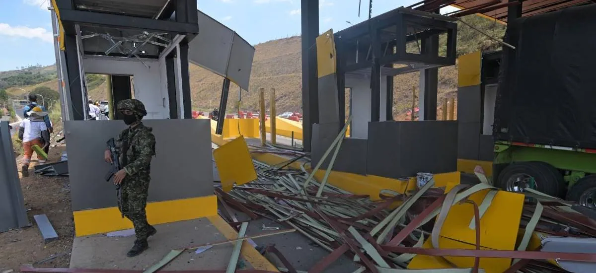 Ataques con explosivos dejan un policía muerto y varios heridos en el primer día del nuevo gobierno de Colombia