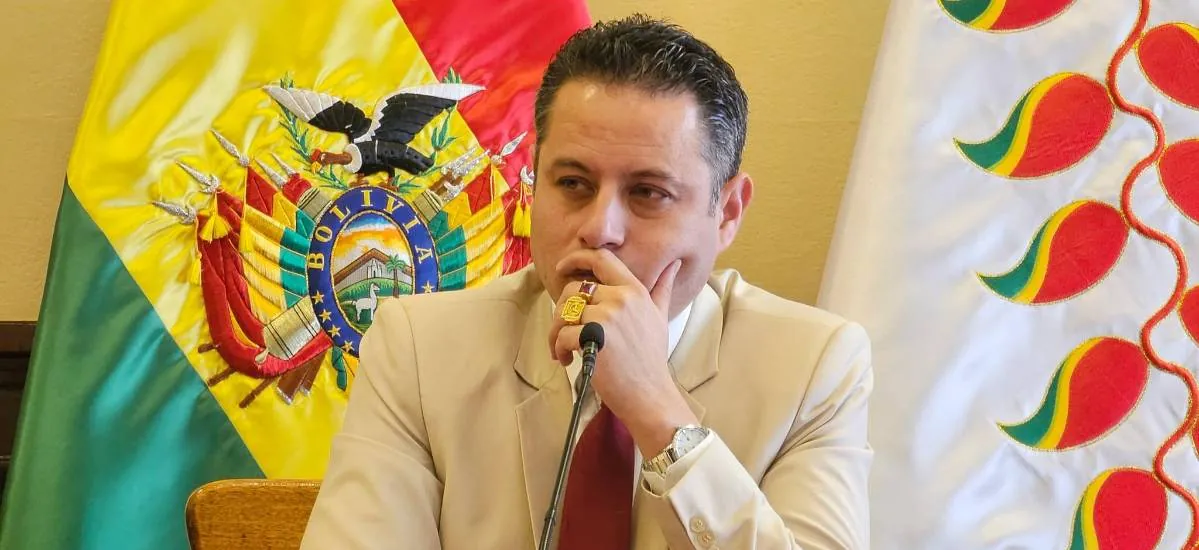 Lara dice que preocupan las amenazas del Gobierno al fiscal Montaño y que se desconoce la Constitución