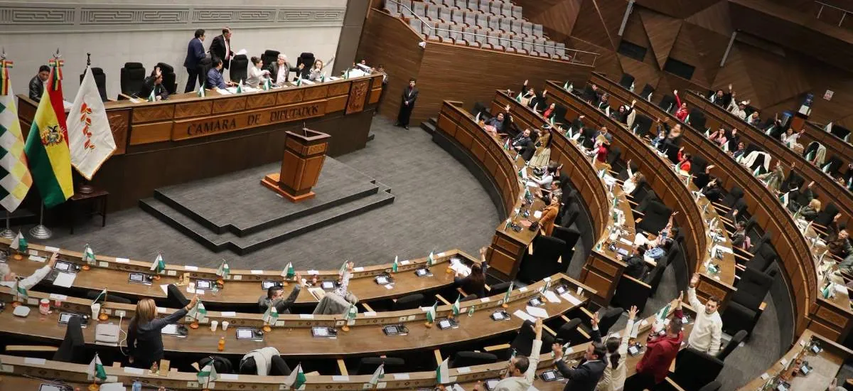 Perú comunica que niega injerencia en Bolivia tras presencia de un diplomático en la Asamblea Legislativa