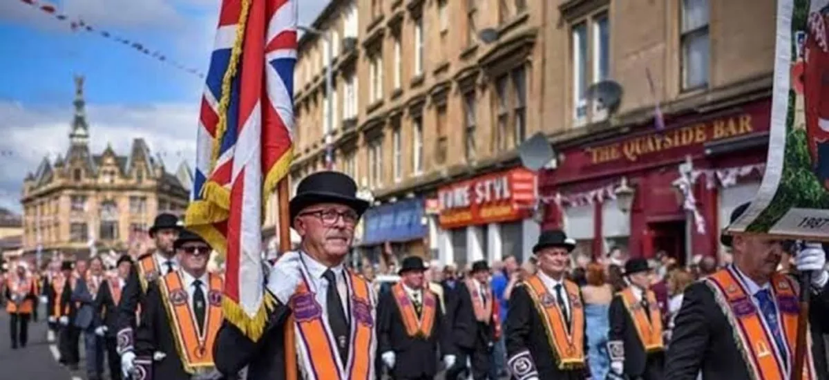 Un desfile de la Orden de Orange en zona católica reaviva la tensión en Irlanda del Norte