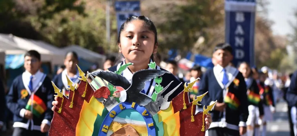 Bolivia celebra 201 años de independencia en medio de una crisis; Paz presentará su informe y anunciará un paquete de medidas