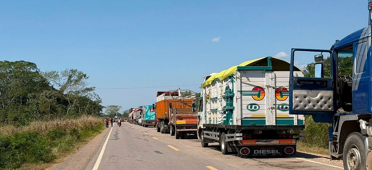 El Gobierno convoca a productores al diálogo para destrabar el bloqueo en la ruta Santa Cruz-Beni