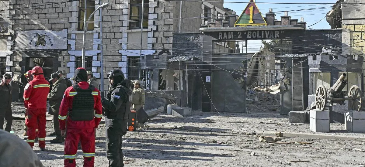 Tras hallazgo del tercer fallecido, aún se debe localizar al menos a 13 desaparecidos por las explosiones en un cuartel de Viacha