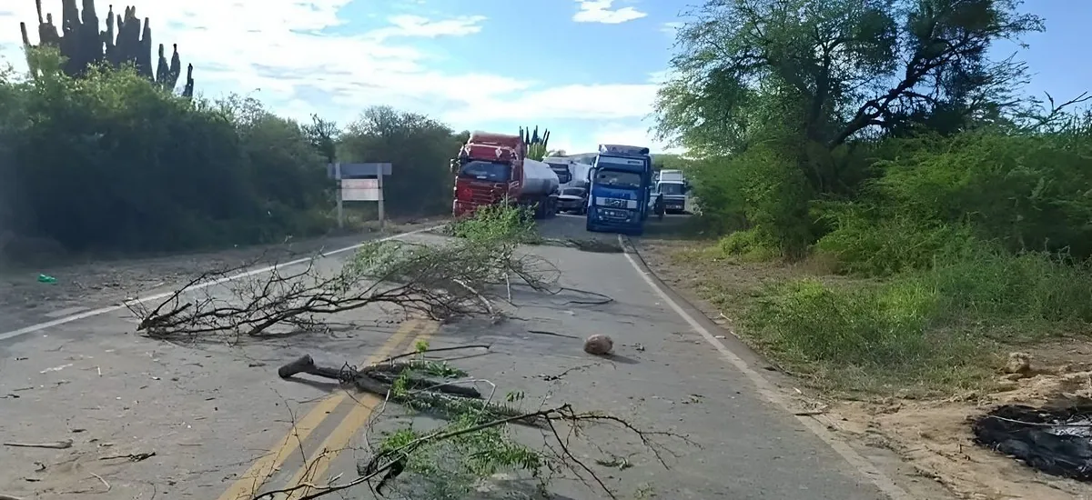 El bloqueo en Comarapa cumple su segundo día y mantiene cortada la ruta a los Valles cruceños