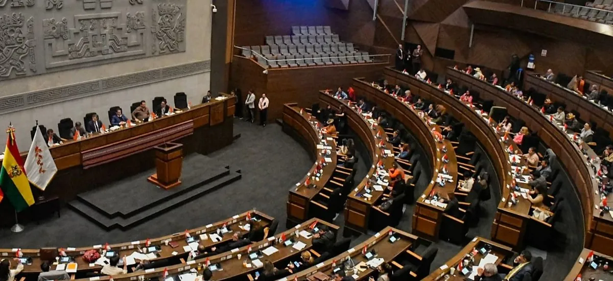 Asamblea instala sesión para definir el futuro de la Fiscalía General tras aprehensión de Mariaca