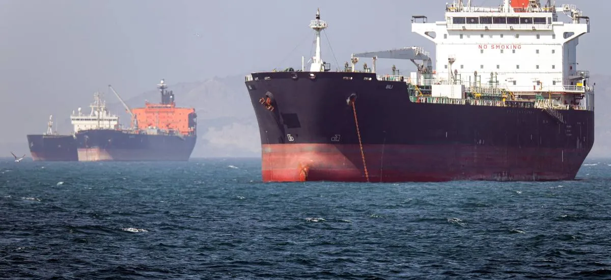 Irán ofrece reabrir Ormuz en próximos 7 días si EEUU alivia presión militar, según Kyodo