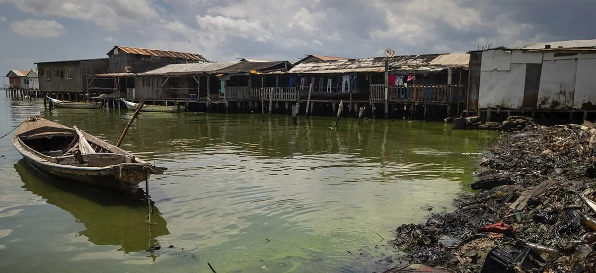 ONG denuncia incremento de derrames petroleros y fugas de gas en el mayor lago venezolano