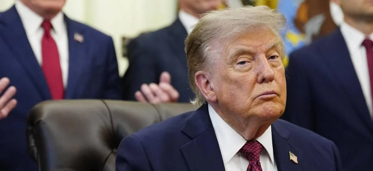 EEUU interrumpe bombardeos a Irán mientras Trump espera una solución diplomática