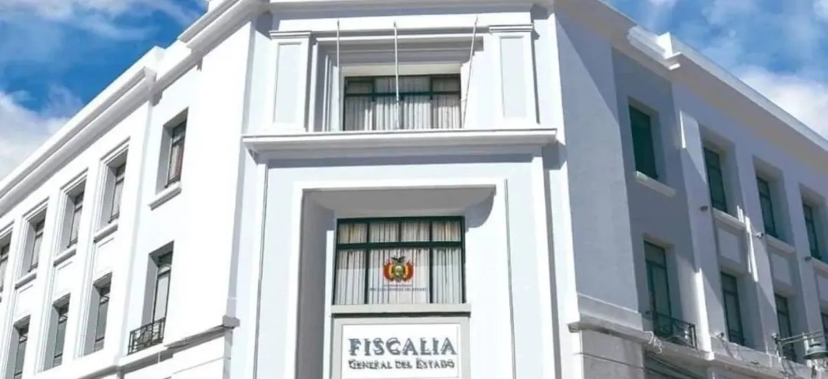 Fiscalía General defiende la legalidad de la sucesión y garantiza continuidad del servicio en el país