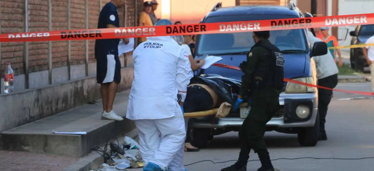 Fiscalía no descarta vínculo entre los dos asesinatos ocurridos con diferencia de minutos en Santa Cruz