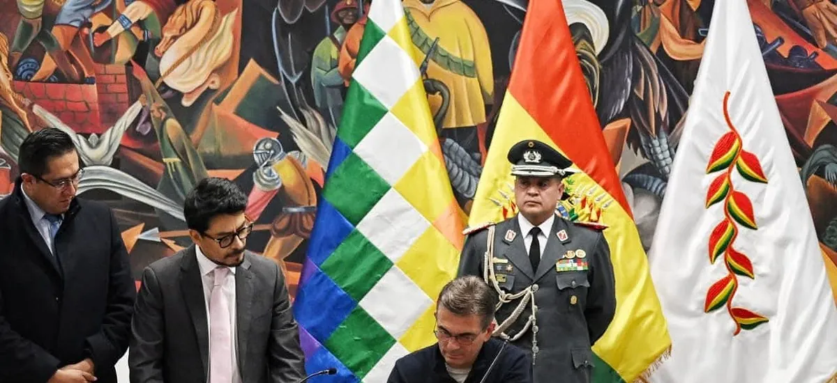 "La responsabilidad del Gobierno nacional es no transferirles quiebra", dice el presidente Paz a los alcaldes