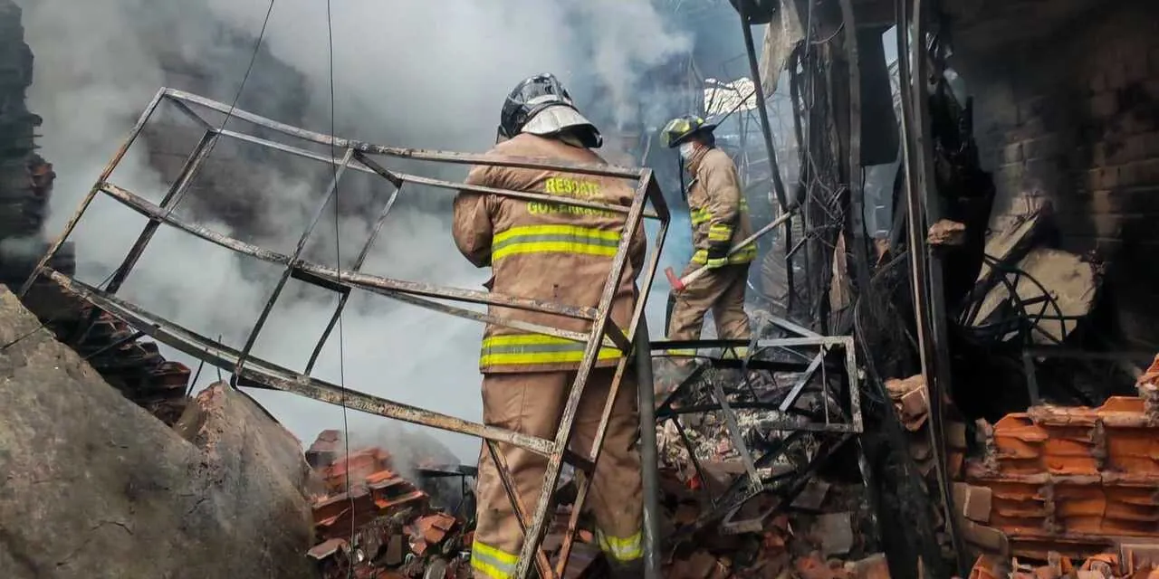 Declaran extinguido el fuego en el mercado Barrio Lindo luego de 36 horas de trabajo