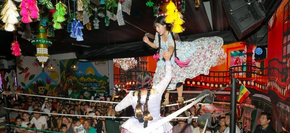 Cholitas Luchadoras suben al ring y debutan en la Expocruz