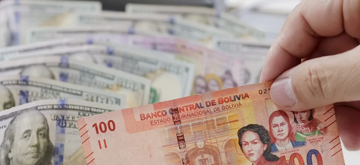 ¿Dólar flexible en descenso? La cotización oficial cae a Bs 11,77 este martes