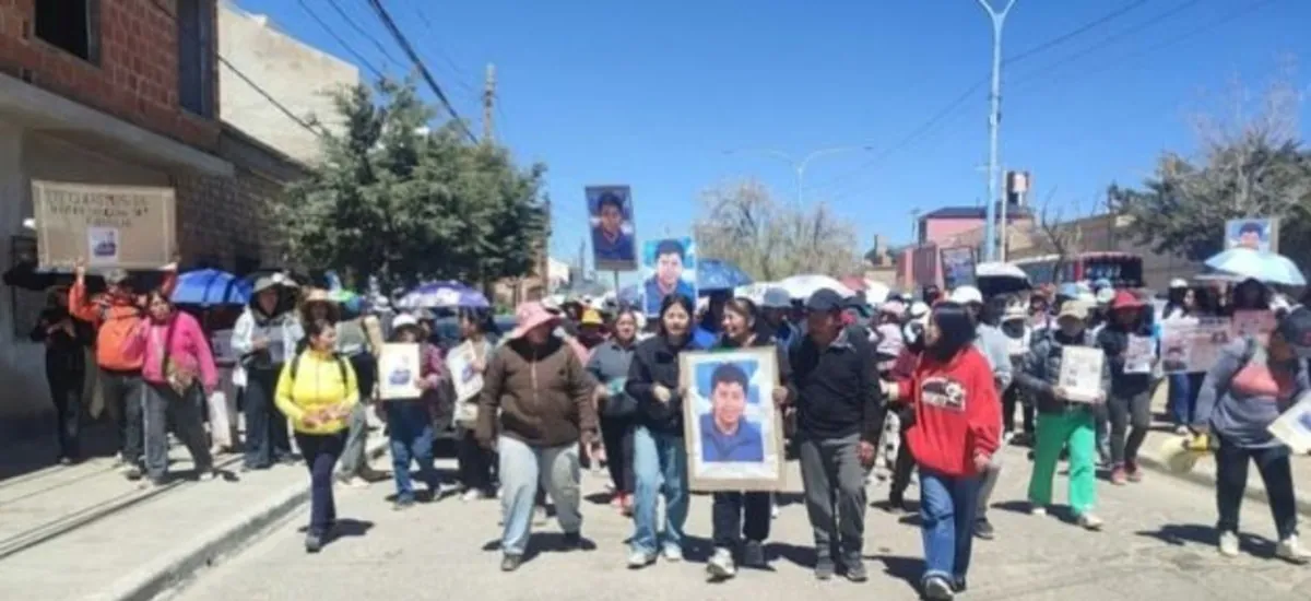 Lo único que pido es que mi hijo aparezca vivo, dice la madre de policía argentino desaparecido en Villazón