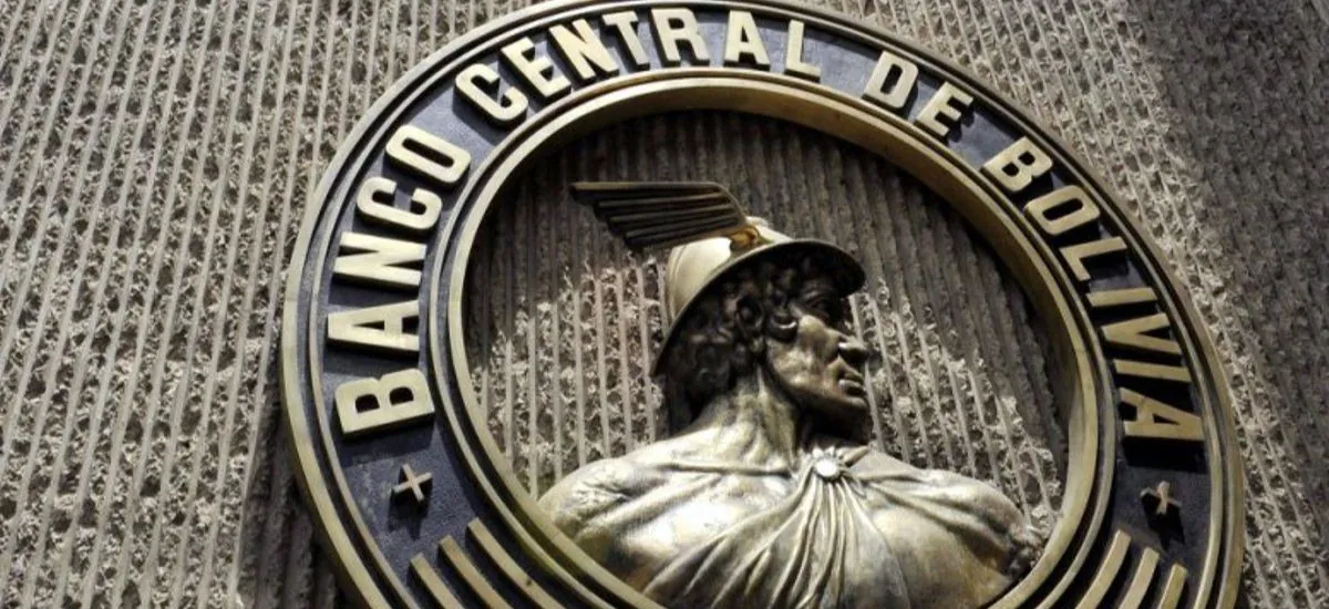 Banco Central de Bolivia suspende compras de dólares y establece reserva para bancos