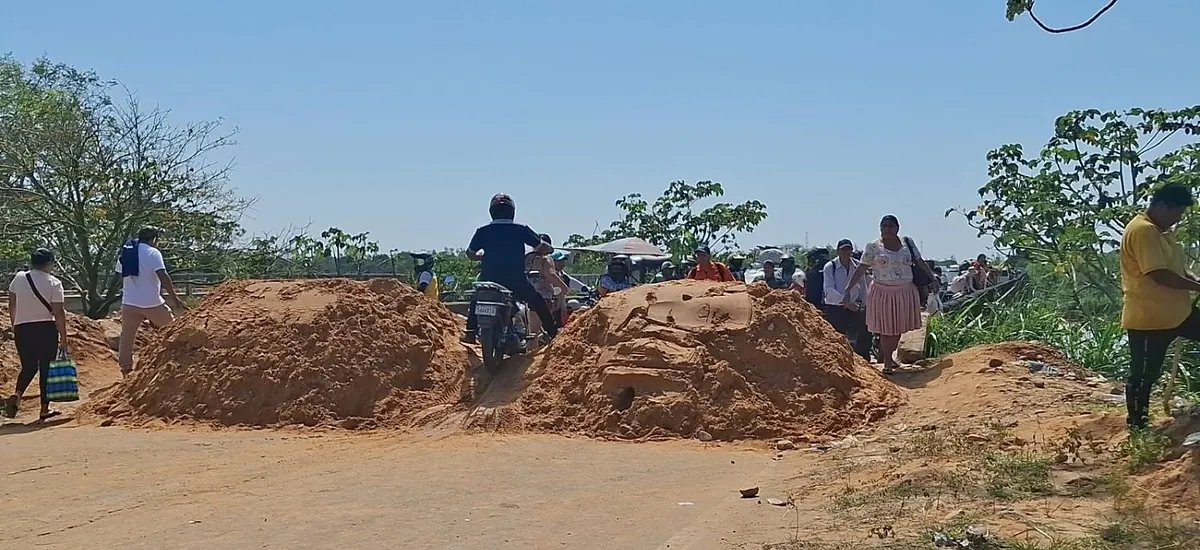 Una comisión del Gobierno se traslada a Yapacaní para dialogar con productores que bloquean ruta