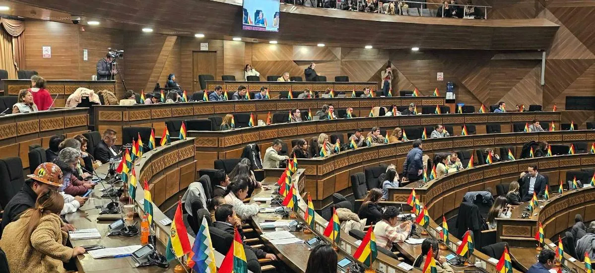 Un día después de censurar a Espinoza, casi un centenar de legisladores dan voto de confianza al ministro Zamora