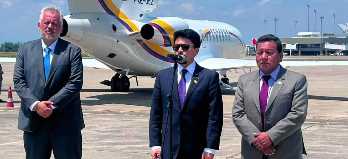 Nuevo canciller de Bolivia asiste a posesión presidencial de Colombia en representación de Paz
