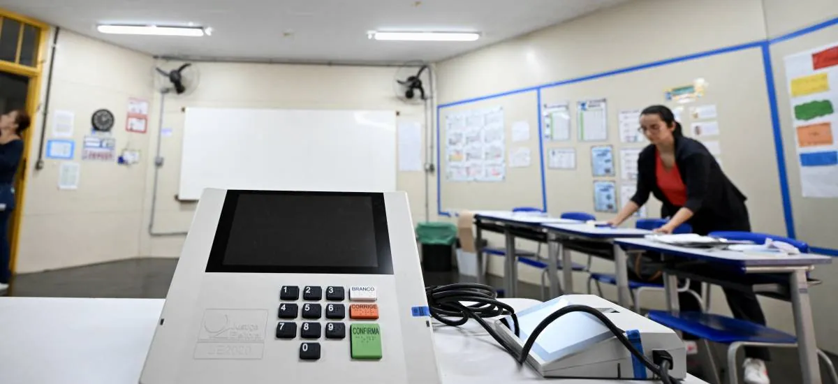 Los brasileños votan este domingo en elecciones presidenciales que enfrentan a Bolsonaro y Da Silva