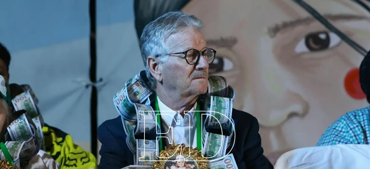Pedro Rivero Jordán recibe reconocimiento en la inauguración de Alasita 2026