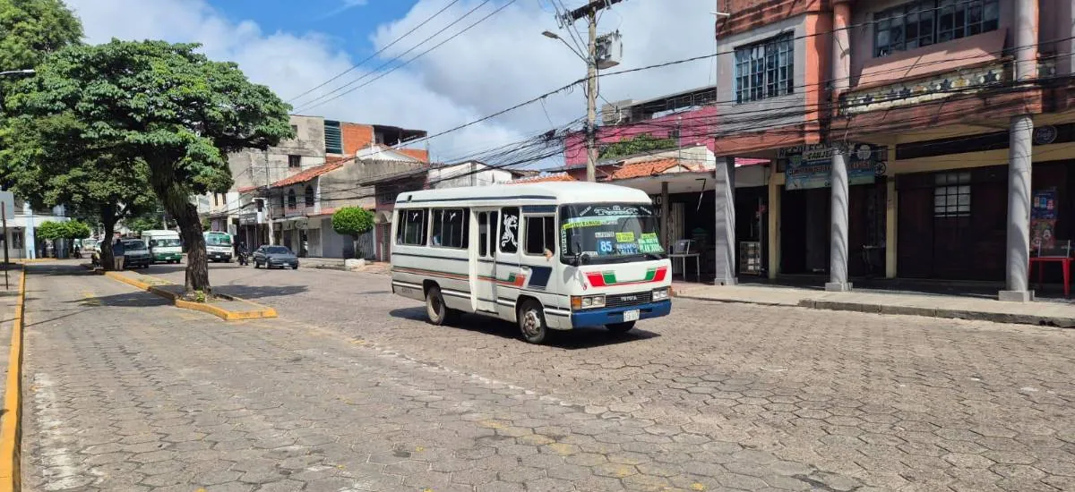 Micreros cruceños buscan subir el pasaje y piden reunión con el alcalde Saavedra