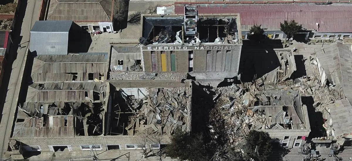 Reanudan trabajos de limpieza y retiro de escombros en el cuartel de Viacha