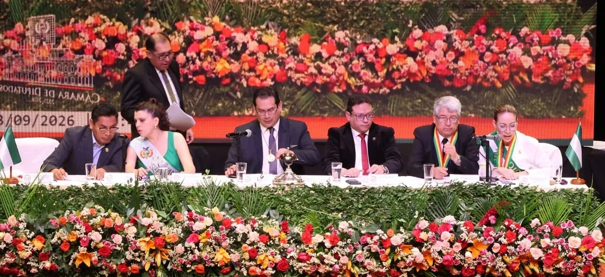 Diputados sesionan en Santa Cruz en homenaje a sus 216 años de gesta libertaria