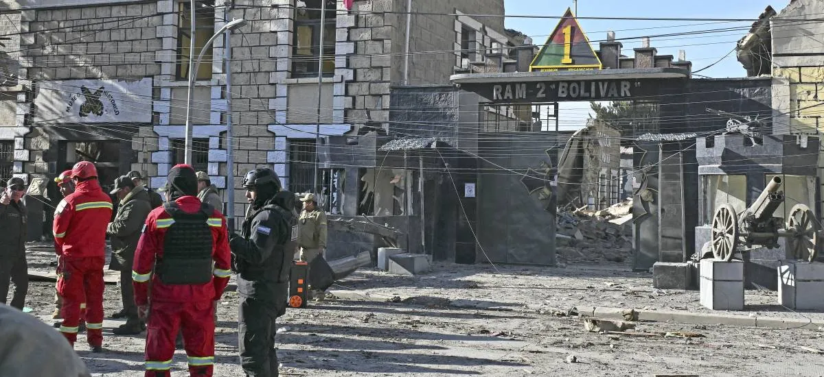 Tras hallazgo del tercer cuerpo, aún se debe localizar a al menos 13 personas desaparecidas tras explosiones en un cuartel de Viacha
