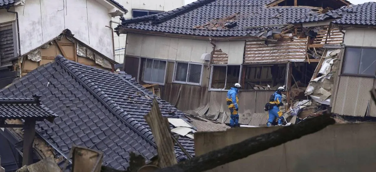 Suben a 30 los muertos por el terremoto en Japón mientras continúan las tareas de rescate