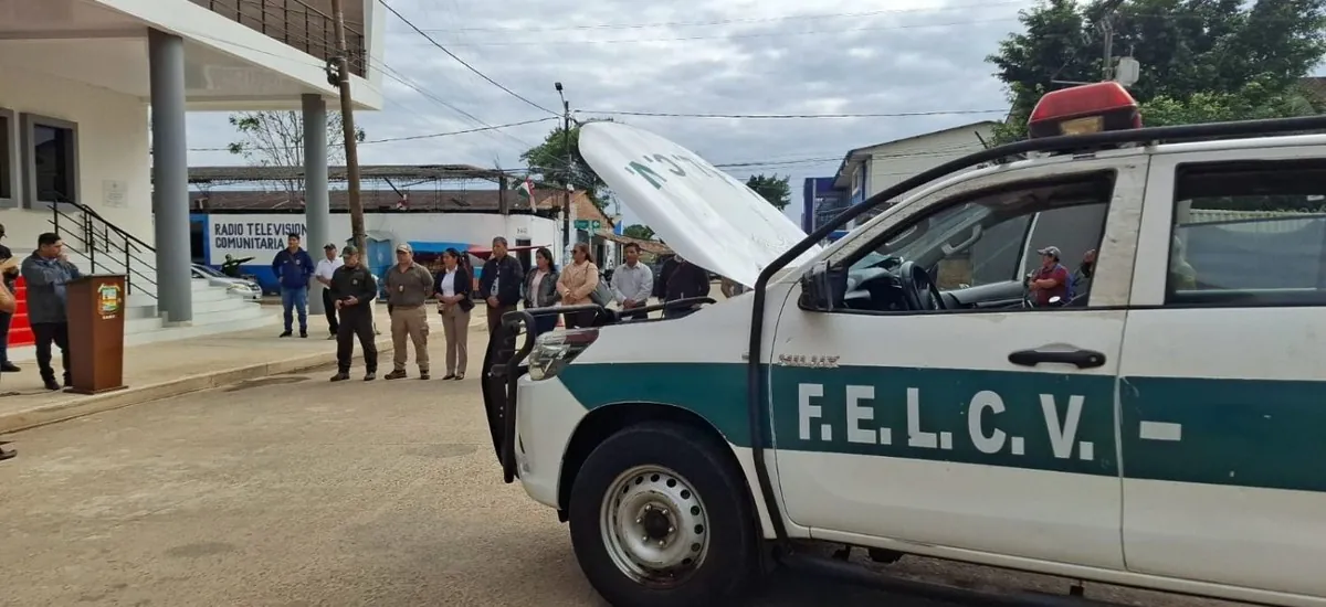 Yapacaní: refuerzan la lucha contra la violencia con la entrega de una camioneta para la Felcv