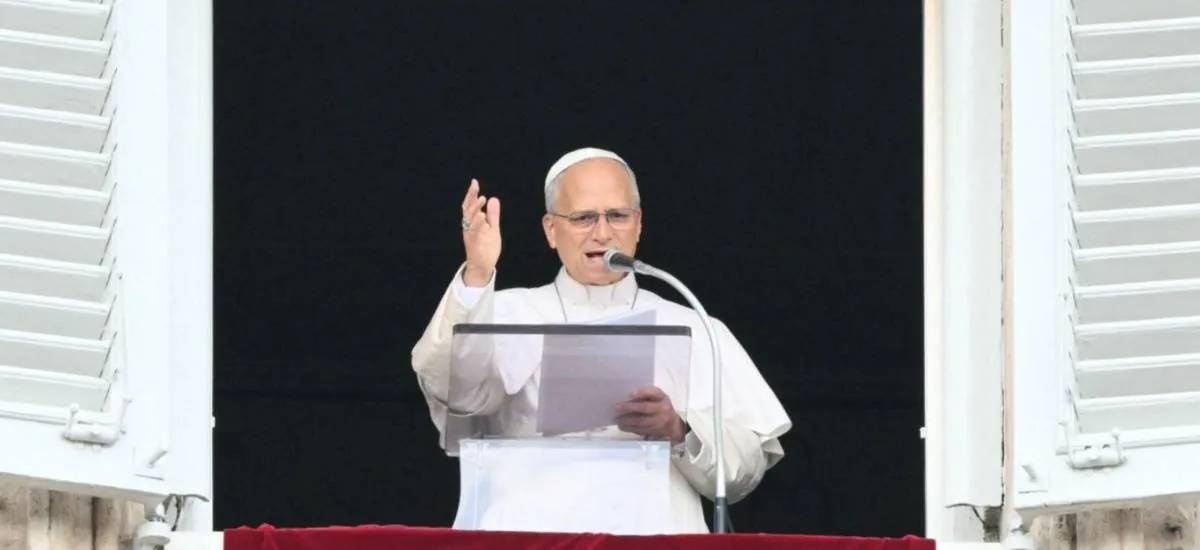 “Les agradezco a los que rezaron por mí”: El papa saluda a la multitud en el Vaticano después de su operación de cáncer