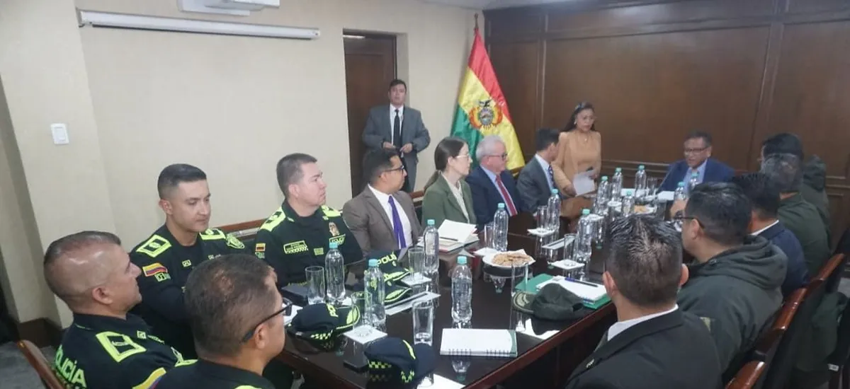 Policías de Colombia capacitan a sus pares de Bolivia en protección a altos dignatarios