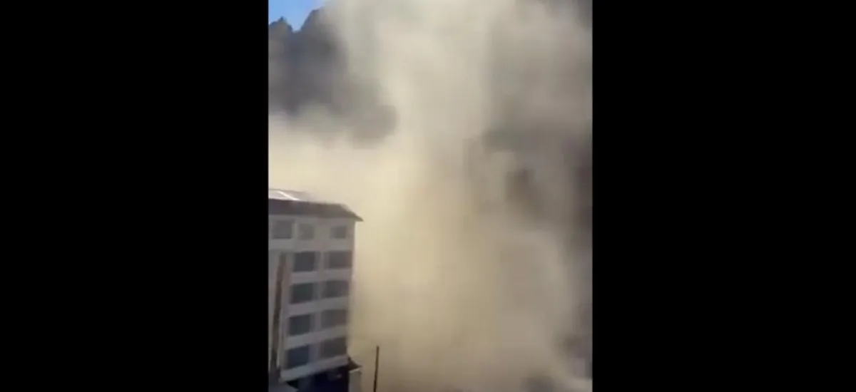 Reportan desprendimiento de tierra y piedras en La Paz