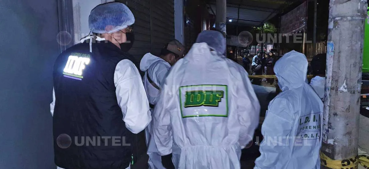 Apuñalan y matan a un policía jubilado cuando conversaba con su pareja
