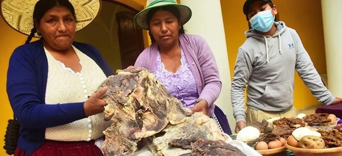 Gobierno negocia el ingreso del charque de llama boliviano al mercado chileno