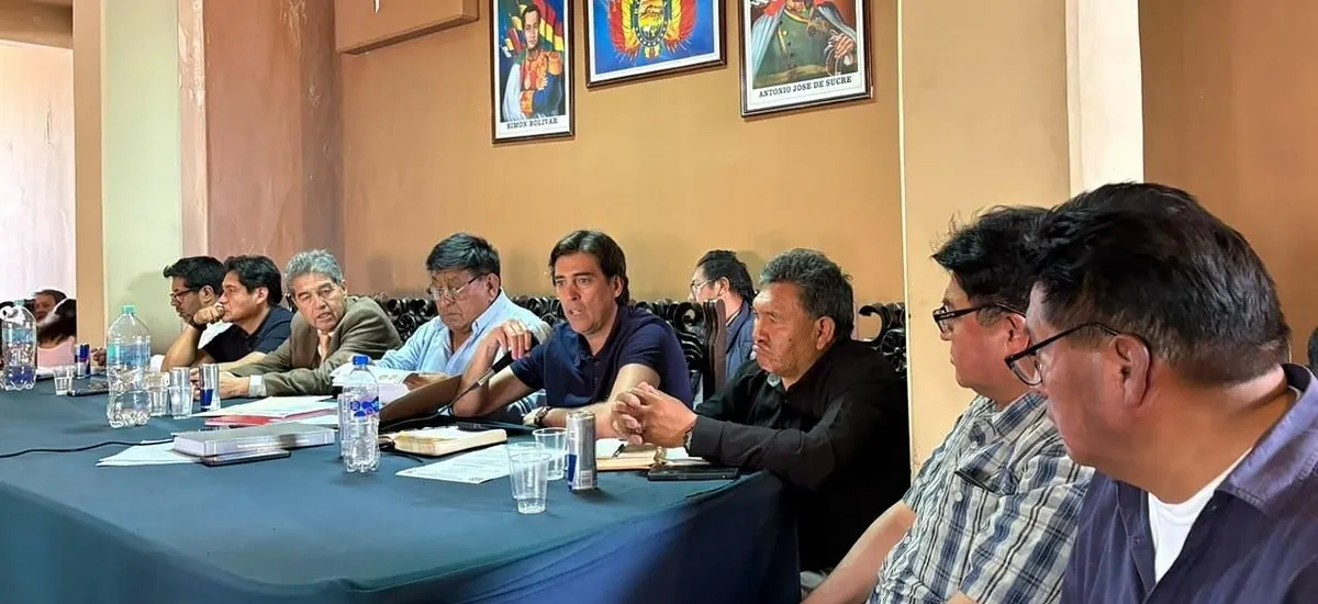 Gobierno ratifica que no abrogará el decreto del diésel y convoca a los choferes a dialogar