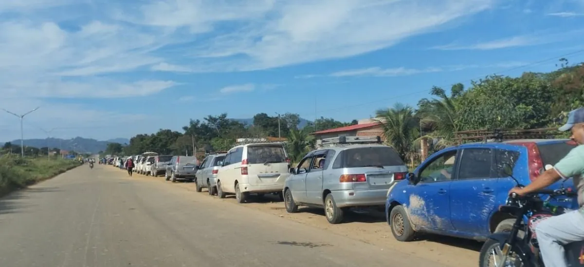 Falta de combustible afecta al sector laboral que vive del día a día en el norte de La Paz y Beni