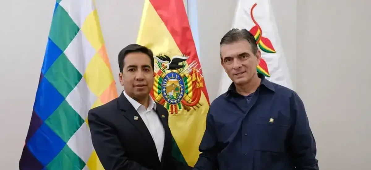 Ministro Bascopé dice que los abucheos a Paz en la Parada Militar “son parte de la democracia”