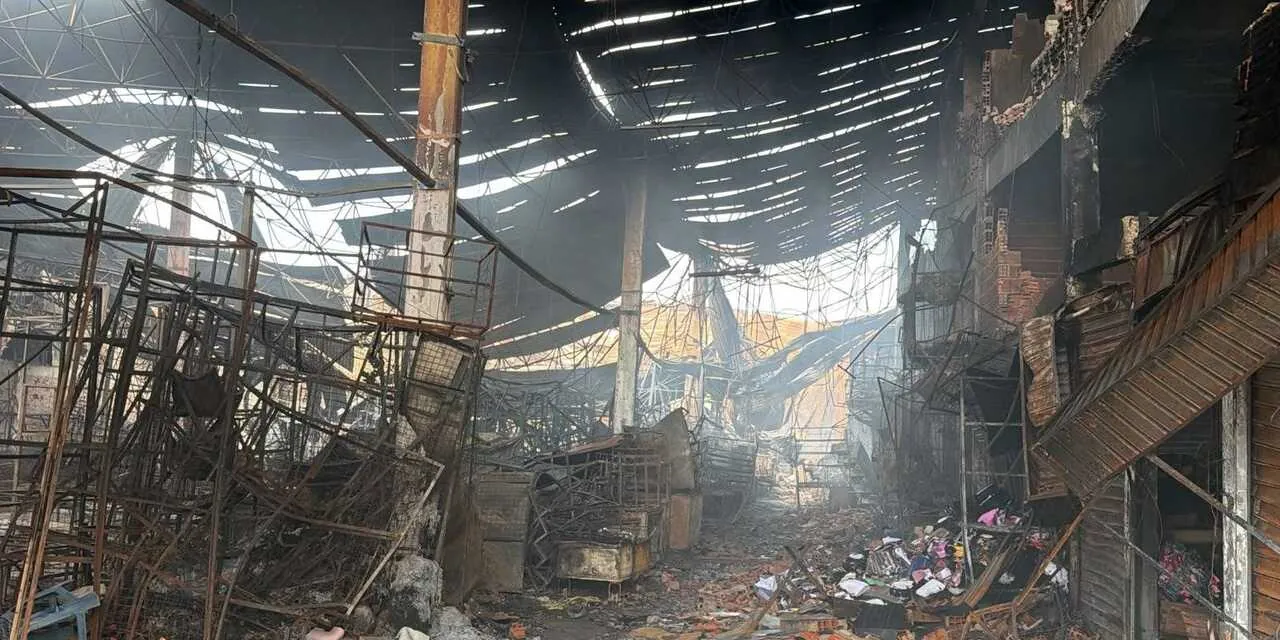 Inician las investigaciones para conocer la causa del incendio en la feria Barrio Lindo