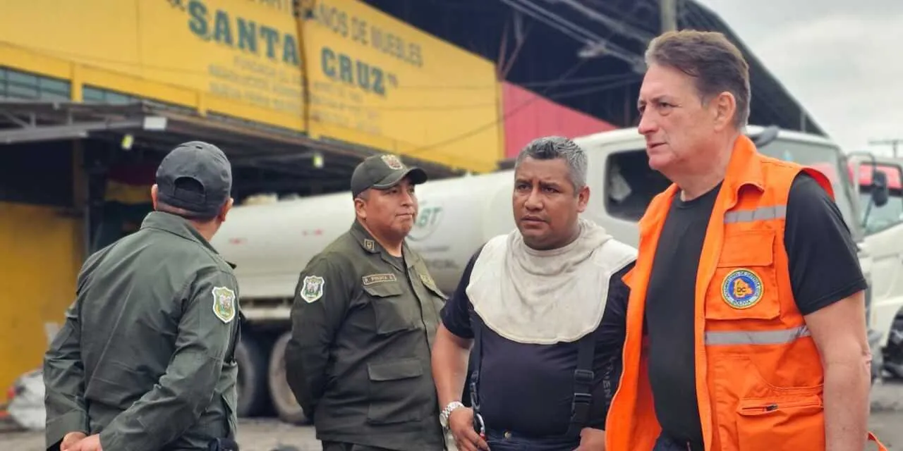 Incendio en Barrio Lindo: Gobierno iniciará remoción de escombros para luego reconstruir