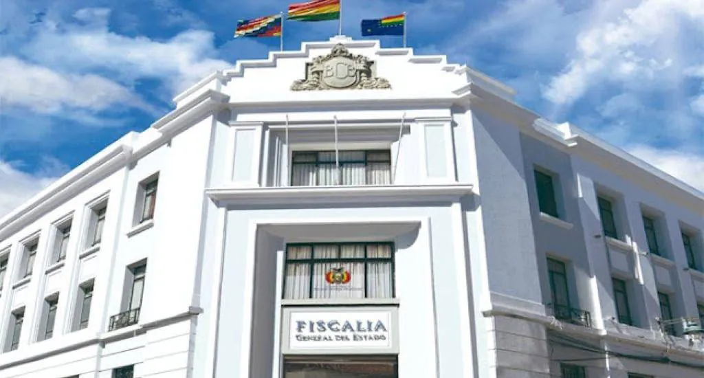 La Fiscalía General publica un comunicado en el que habla de la “ausencia definitiva” de Mariaca y respalda a Luis Montaño
