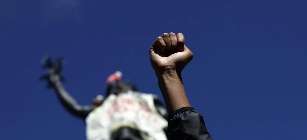 Las protestas estudiantiles acorralan a un Gobierno francés debilitado ante los mercados