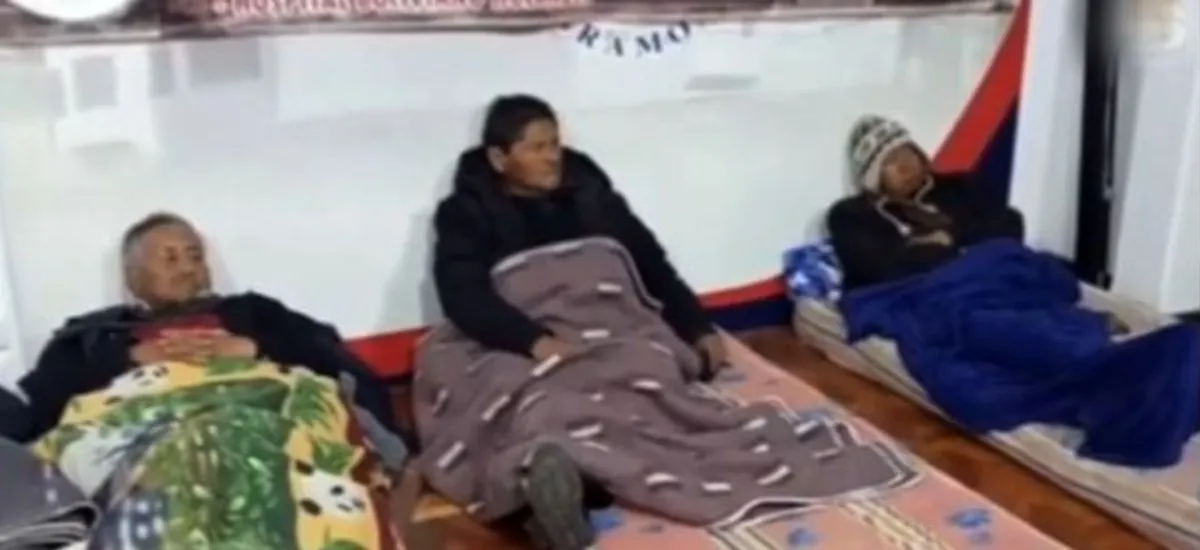 Enfermos renales de El Alto están en huelga de hambre por segundo día consecutivo