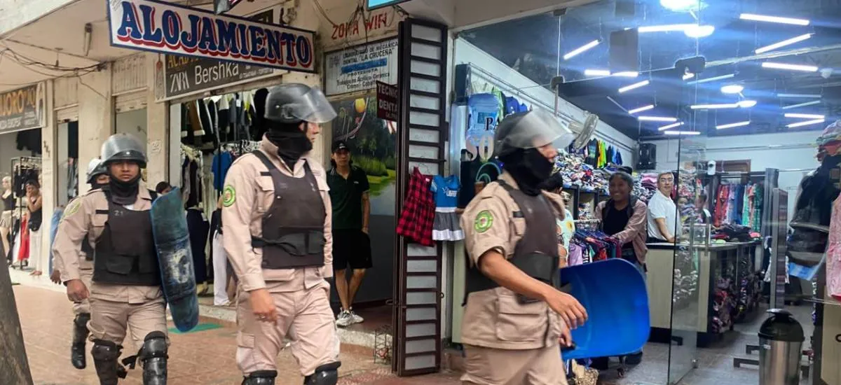 Alcaldía advierte con notificar a propietarios que alquilan tiendas en Los Pozos por ocupación del espacio público