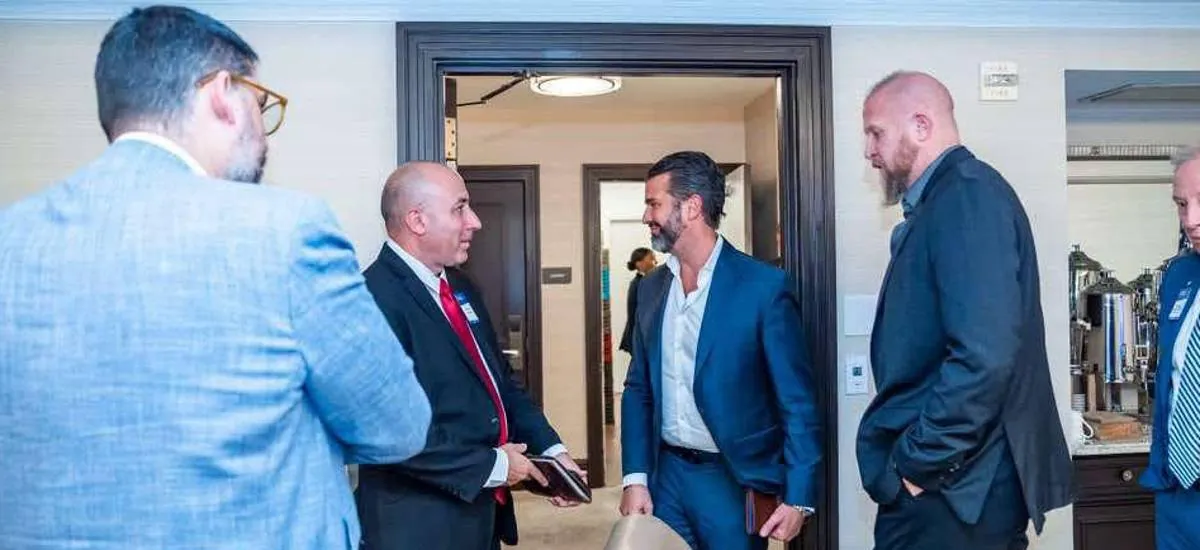 Beller difunde ‘fotos’ de Cerimedo con el hijo de Donald Trump y su exjefe de campaña y pregunta si veto a Mariaca, ¿es una protección a la red Maga?