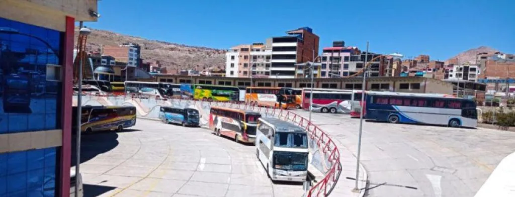 Incertidumbre en Potosí: Micros y minibuses se repliegan; el transporte interdepartamental sube pasajes