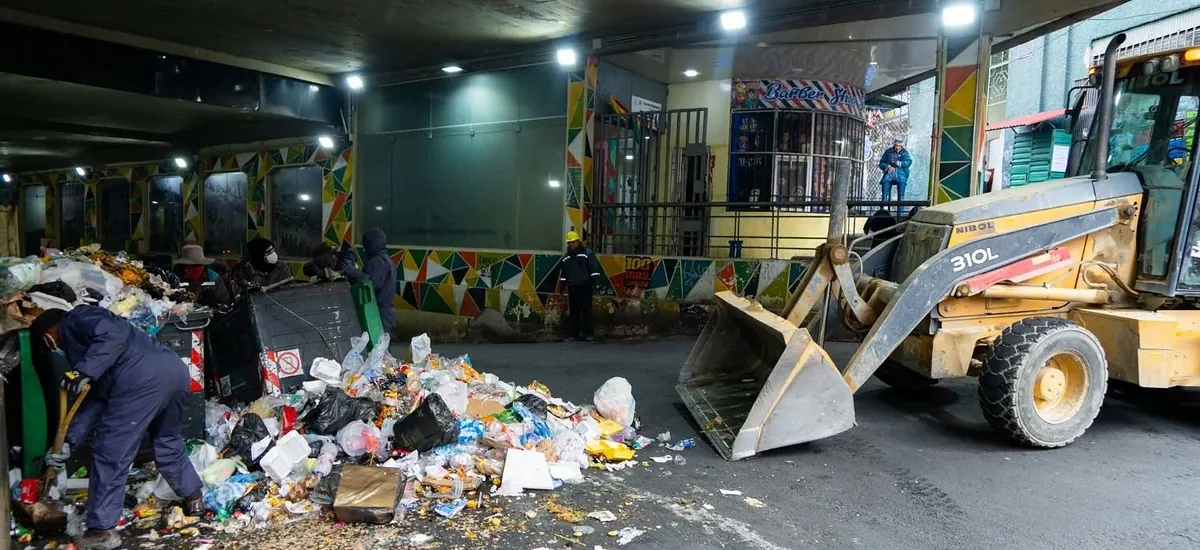 La Paz se llena de basura mientras Alcaldía y empresa buscan un acuerdo
